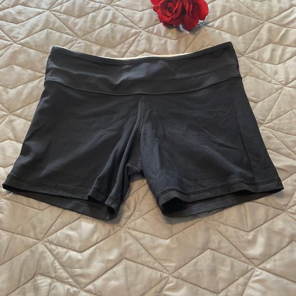 Lululemon Women’s Tall Reverse Groove Shorts - Picture 8 of 11